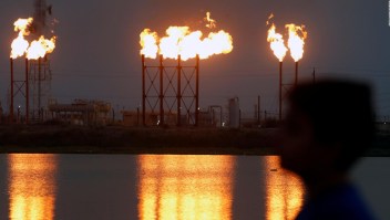 Breves económicas: Los precios del petróleo podrían caer un 30%
