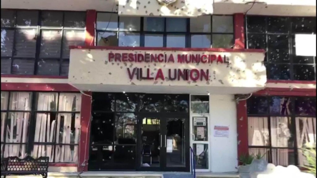 Atemorizados residentes de Villa Unión intentan recuperarse