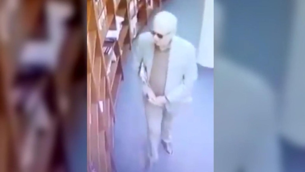 Embajador mexicano acusado de robar en famosa librería