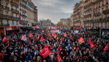 Paris, semiparalizada por protestas contra reforma de Macron
