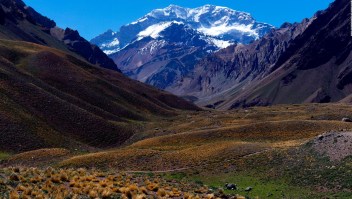 Una cholitas escaladora cuenta cómo subieron el Aconcagua