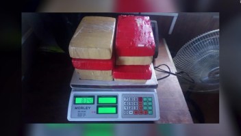 Detienen cónsul boliviano con 8 kilos de cocaína