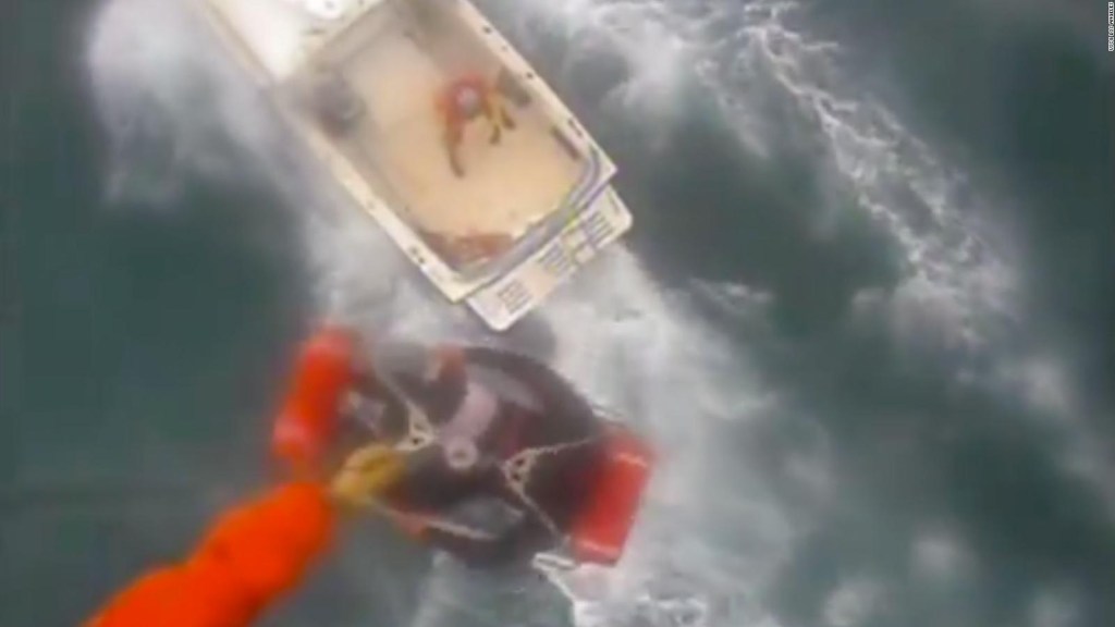Rescatan a surfista tras aterrador ataque de tiburón