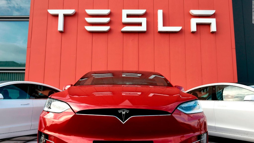 Las acciones de Tesla caen bruscamente