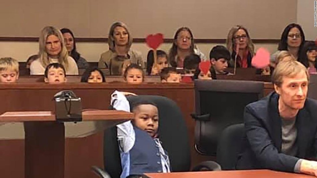 Jardín infantil acompañó a niño de 5 años en audiencia de adopción