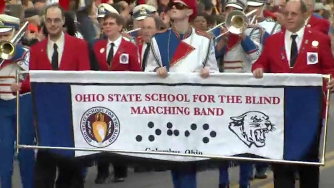 Banda de música de ciegos se presenta en desfile de Nochevieja