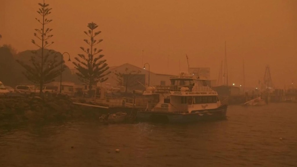 Incendios en Australia: el cielo se tiñe de rojo
