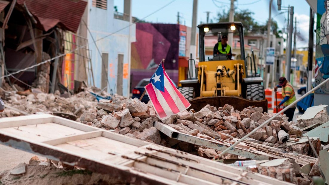Puertorriqueños viajan a EE.UU. tras sismos