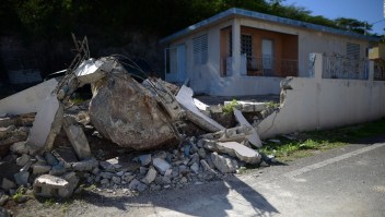 Salen huyendo de Puerto Rico tras sismos