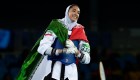 La única medallista olímpica de Irán dice que desertó