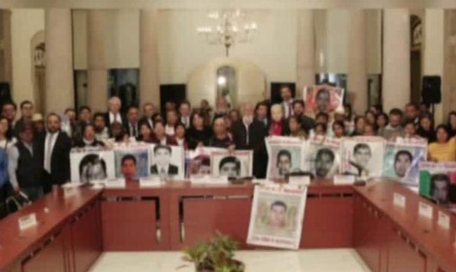Ayotzinapa: familiares de estudiantes piden reabrir investigación