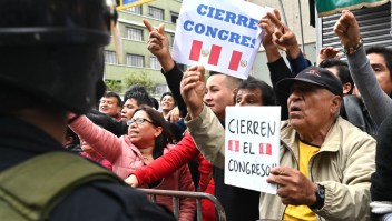 Avalan medida de disolución del Congreso de Perú