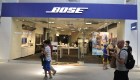 Bose cierra más de 100 tiendas