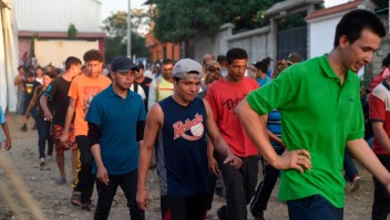 Migrantes hondureños intentarán de nuevo entrar a México