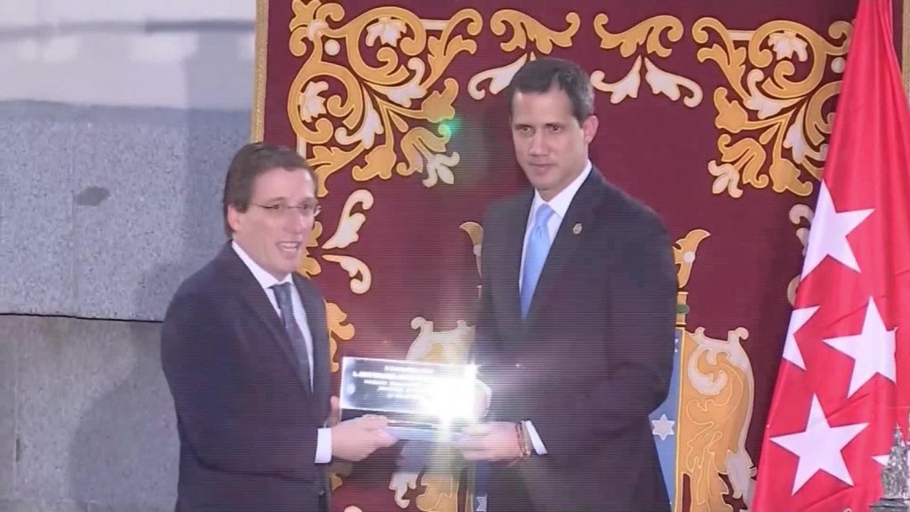 Guaidó recibe la llave de Madrid
