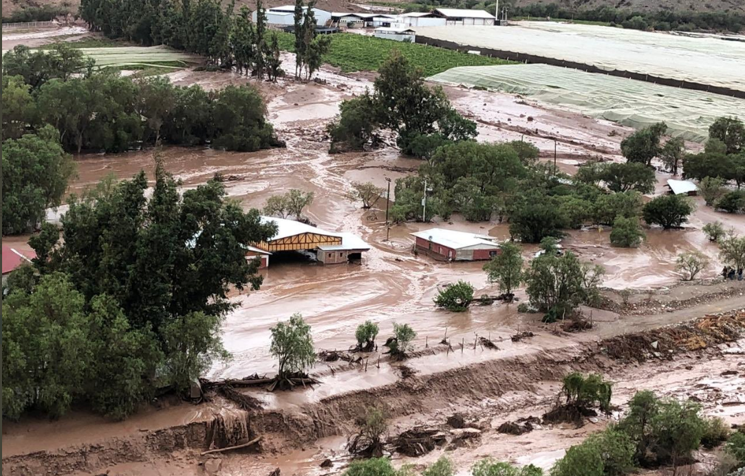 La Oficina Nacional de Emergencia del Ministerio del Interior y Seguridad Pública (ONEMI) de Chile declaró alerta amarilla este lunes en la región de Atacama, al oeste de Chile, por las intensas lluvias que han provocado el crecimiento de varios ríos.