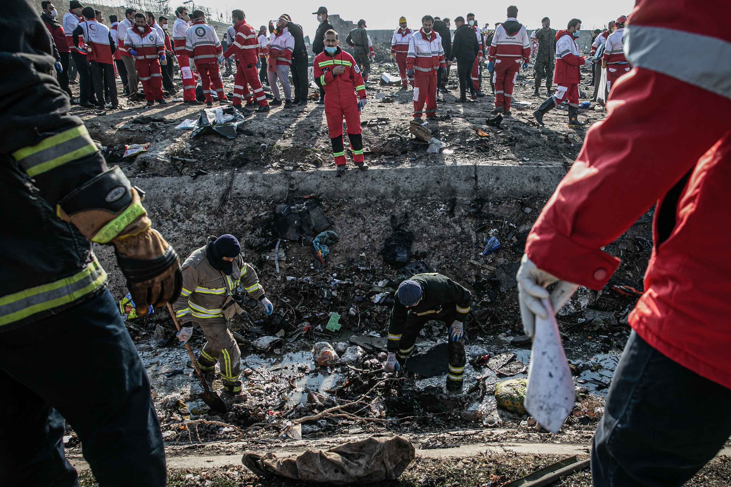 08 January 2020, Iran, Shahedshahr: Rescue workers search the scene, where a Ukrainian airplane carrying 176 people crashed on Wednesday shortly after takeoff from Tehran airport, killing all onboard. Photo: Foad Ashtari/dpa (Photo by Foad Ashtari/picture alliance via Getty Images)