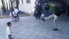 El tierno momento entre Karim Benzema y un niño sin piernas