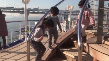 Atrapados con niños dentro de un crucero con coronavirus