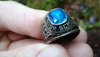 Un anillo perdido hace 47 años apareció en Finlandia