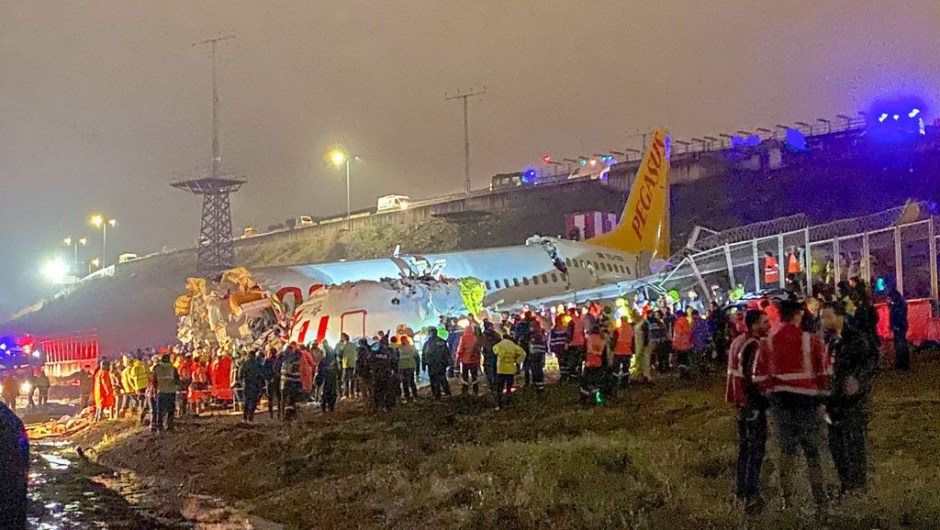 A picture shows the crash site of a Pegasus Airlines Boeing 737 airplane, after it skidded off the runway upon landing at Sabiha Gokcen airport in Istanbul on February 5, 2020. - The plane carrying 171 passengers from the Aegean port city of Izmir split into three after landing in rough weather. Officials said no-one had lost their lives in the accident, but dozens of people were injured. (Photo by DHA / Demiroren News Agency (DHA) / AFP) (Photo by DHA/Demiroren News Agency (DHA)/AFP via Getty Images)