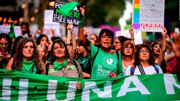 Mujeres en Argentina salen a las calles a exigir la legalización del aborto