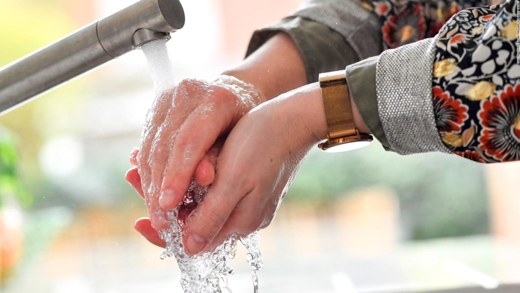 Esta es la manera correcta de lavarse las manos, según la OMS