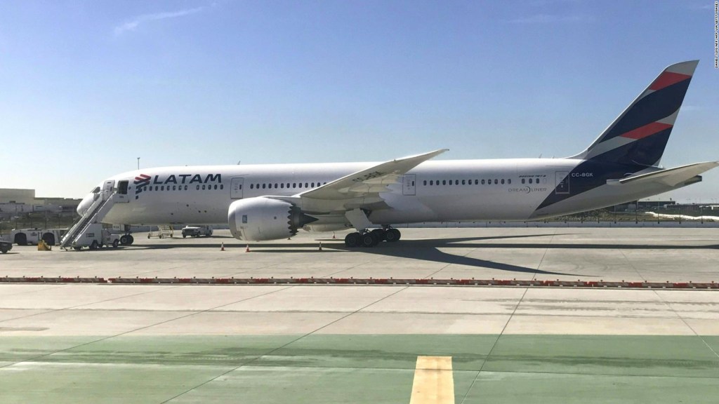 Por la baja demanda, LATAM Airlines reduce vuelos