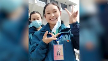 Médicos de Wuhan, China, le dicen adiós a las mascarillas