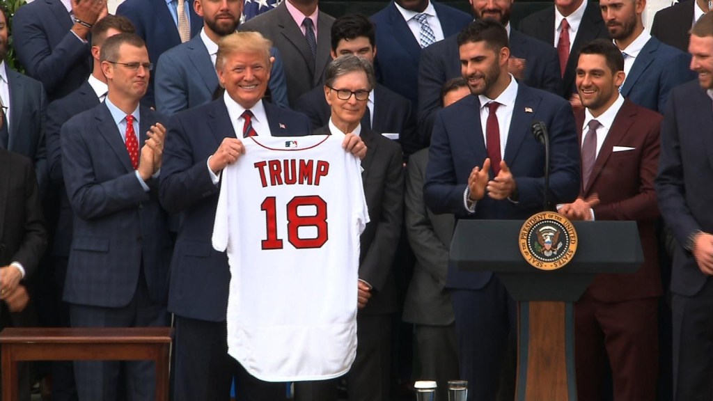 Trump busca la manera de reanudar el deporte en EE.UU.