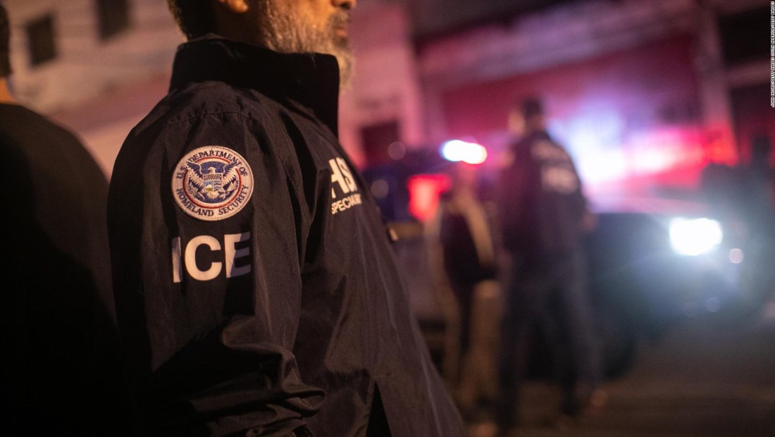 Más de 6.000 inmigrantes deportados bajo norma de emergencia