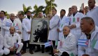 Médicos cubanos combaten el covid-19 como voluntarios