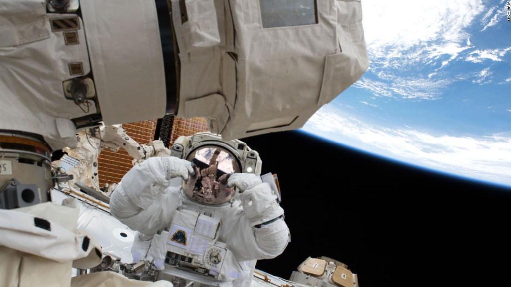 Tu hijo puede convertirse en astronauta y explorar el espacio desde casa con la NASA