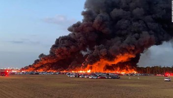 Un incendio en un aeropuerto de Florida destruyó más de 3.500 autos de alquiler
