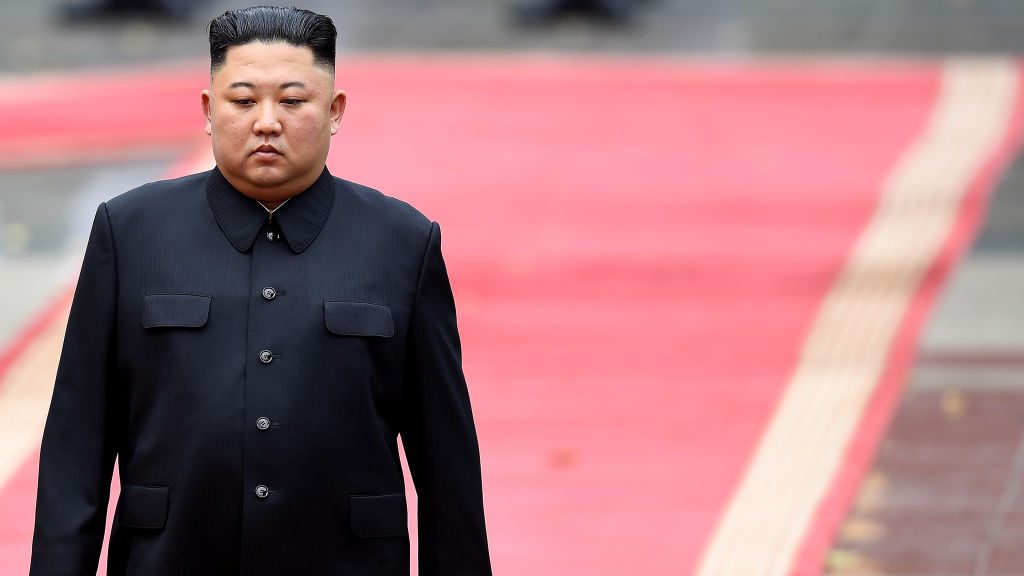 TOPSHOT - North Korea's leader Kim Jong Un attends a welcoming ceremony and review an honour guard at the Presidential Palace in Hanoi on March 1, 2019. (Photo by MANAN VATSYAYANA / POOL / AFP) (Photo credit should read MANAN VATSYAYANA/AFP via Getty Images)