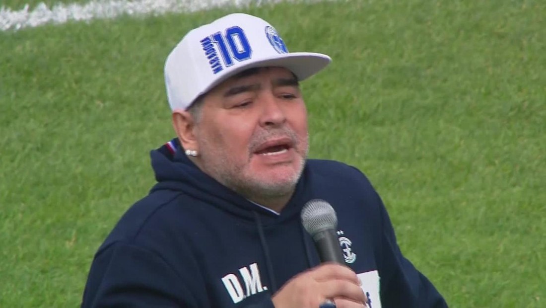 Maradona, al borde del llanto: Ayuden a comer a la gente