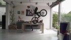 Cuarentena: atleta crea circuito de mountain bike en casa