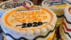 730 pasteles de graduación salvan una pastelería