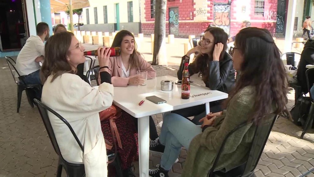 Sevilla reabre bares y restaurantes