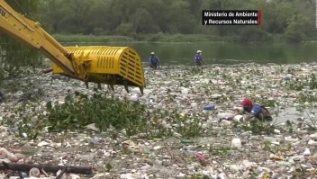 Guatemala: Lluvias arrastran 1.000 metros cúbicos de basura al lago Amatitlán