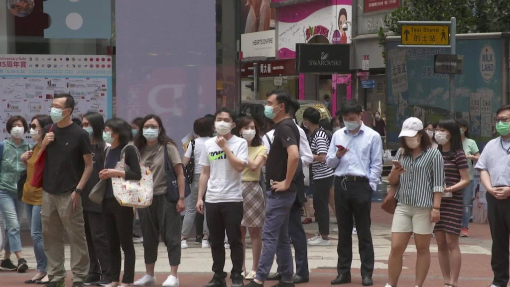 Hong Kong reabre, pero Asia sigue en guardia ante el covid-19