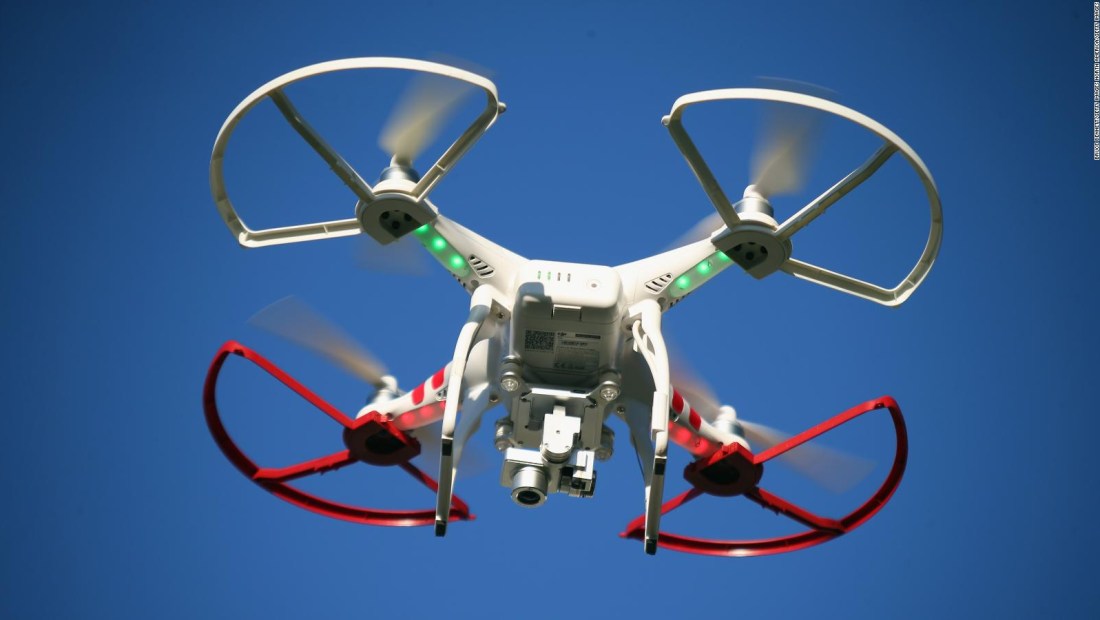 Drones entregan pedidos a adultos mayores