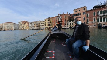 Venecia reabre y las góndolas aguardan por los turistas