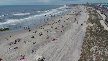 Playas de EE.UU. se preparan para un Día de los Caídos con pandemia