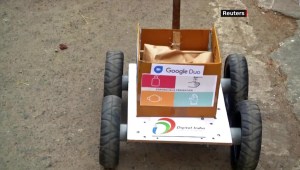 India: Un robot recoge los alimentos por los clientes para evitar contagios