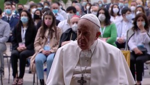 El papa Francisco reza por las víctimas de la pandemia