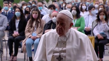 El papa Francisco reza por las víctimas de la pandemia