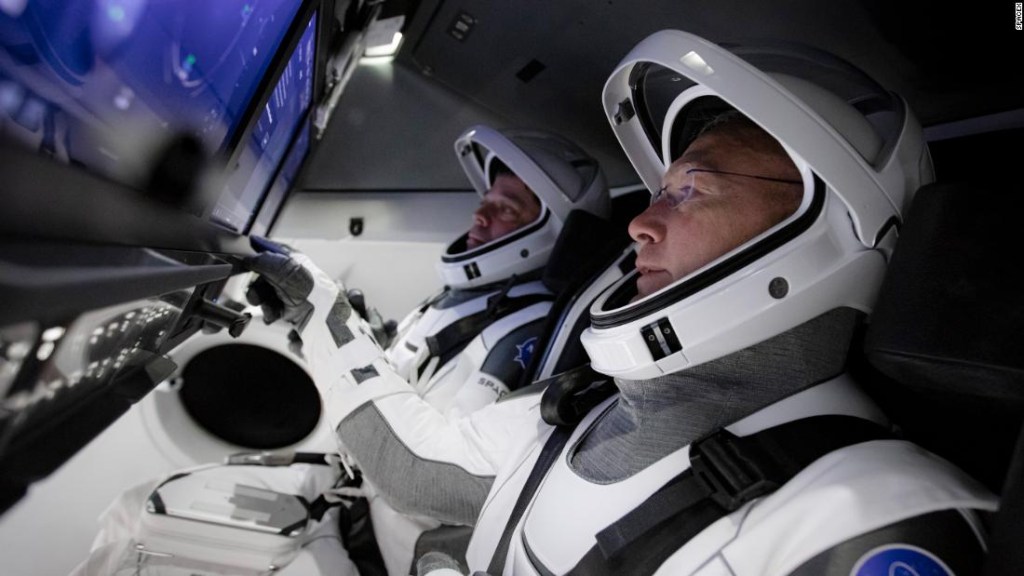 Todo lo que necesitas saber sobre el histórico lanzamiento de astronautas de SpaceX