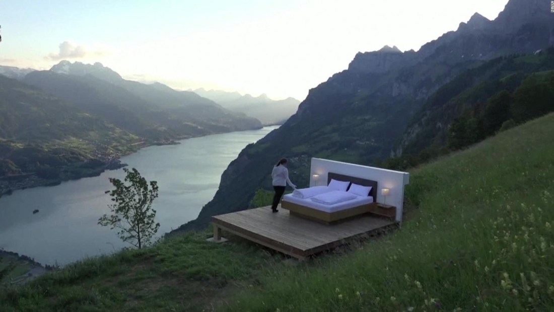 Artistas instalan habitaciones al aire libre en Suiza