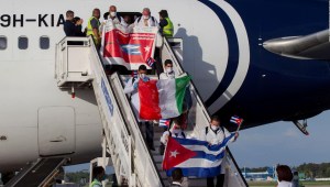 Médicos cubanos en Italia regresan a la isla